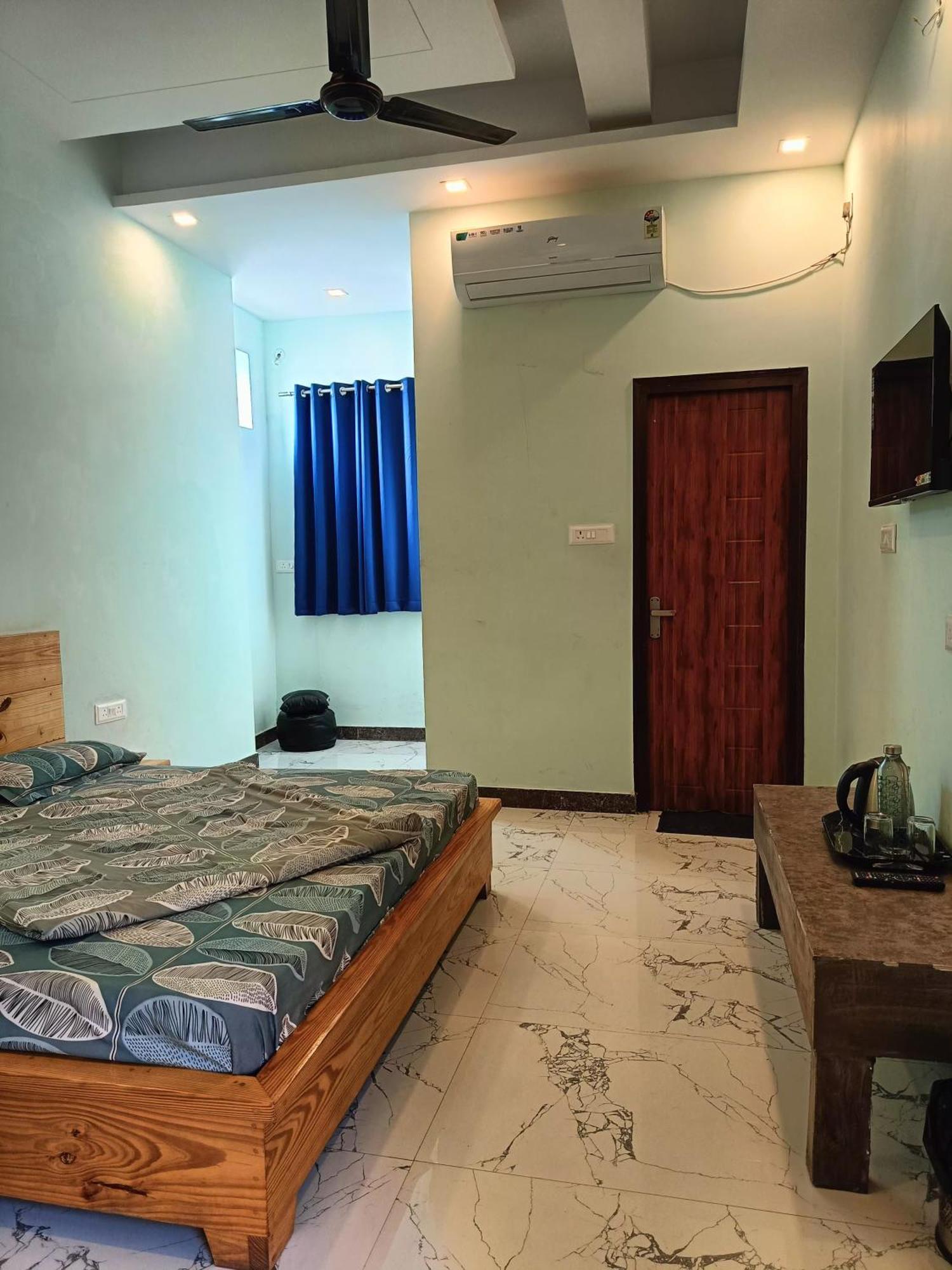 Guru Homestay *